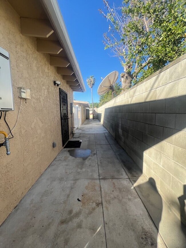 Building Photo - Beautiful, Single ADU located in Reseda! Ready for Move-In!