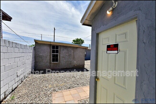 Building Photo - 1910A Olive Ave !!
