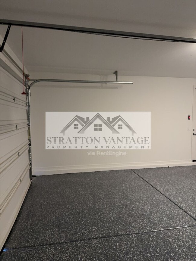 Building Photo - 36005 W San Clemente Ave