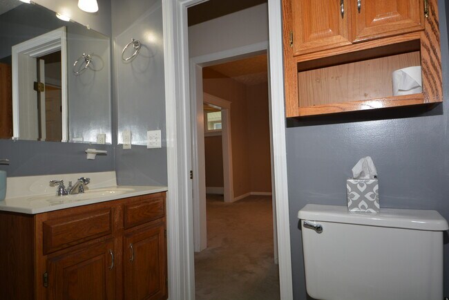 Building Photo - 2837 Hyde Park Plz