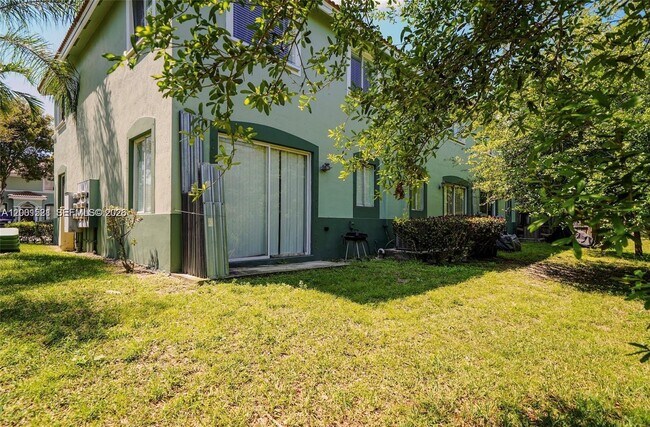 Building Photo - 1441 SE 24th Ct