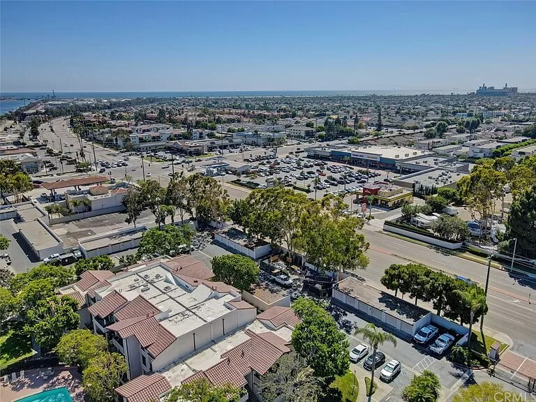 Building Photo - 21372 Brookhurst St