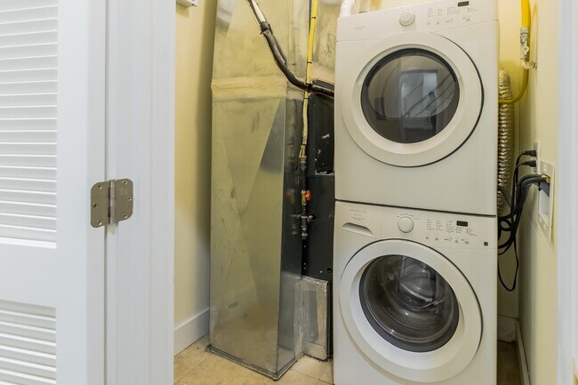 Building Photo - 1541 Ogden St