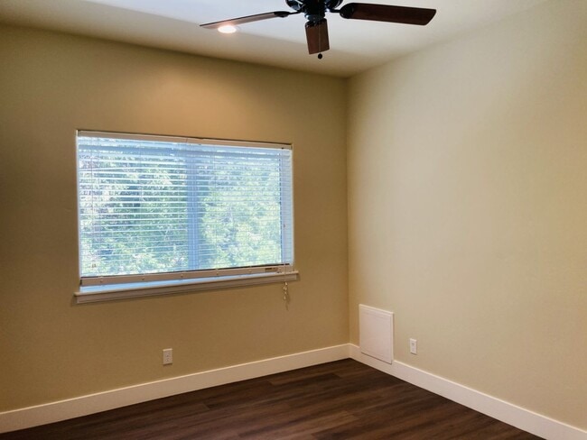 Building Photo - Desirable Ranch Style Home - All Main Level Living Space plus Two Car Garage