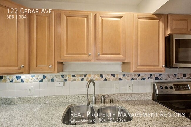 Building Photo - 122 Cedar Ave