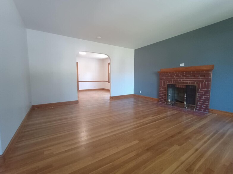 Primary Photo - 75 Forest St