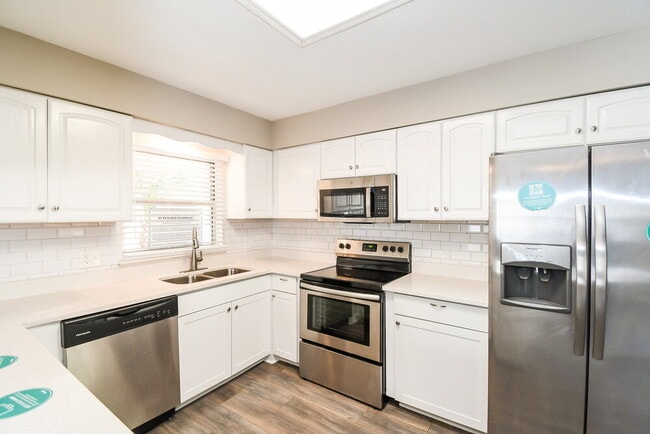 Building Photo - 5942 Jaguar Dr W