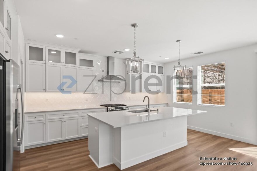 Building Photo - 336 Monastery Dr