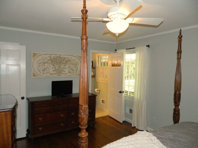 Building Photo - 744 McClure Dr