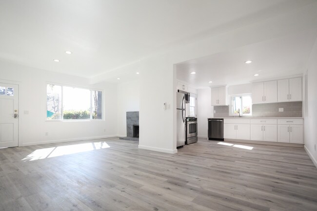 Building Photo - 403 Brooks Ave