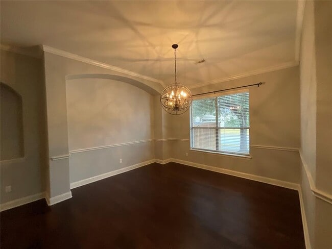 Building Photo - 3928 Crest Ln