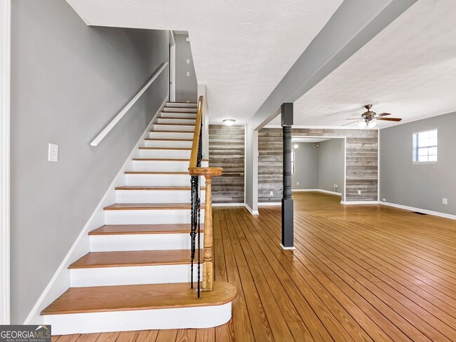 Building Photo - 410 Invector Ct