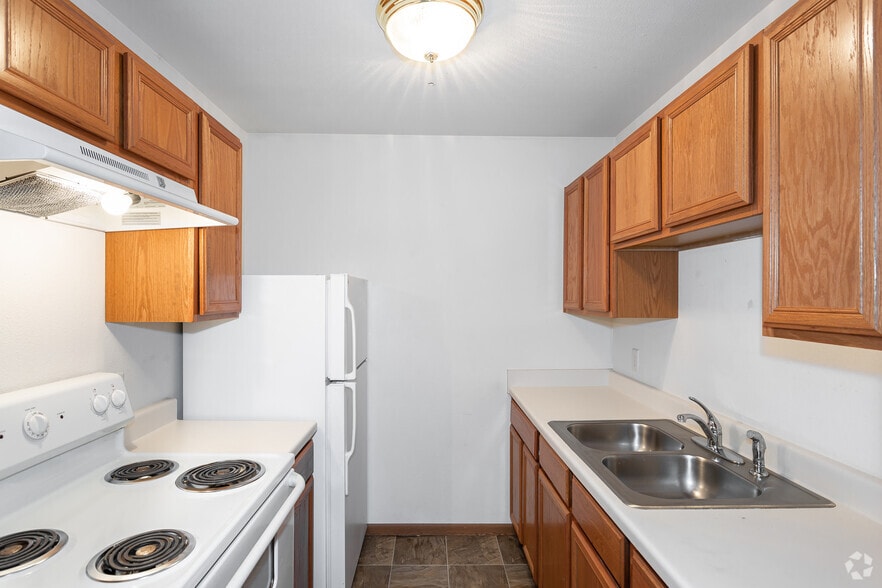 1BR, 1BA - 600 SF - Rosewood Place Senior Apartments
