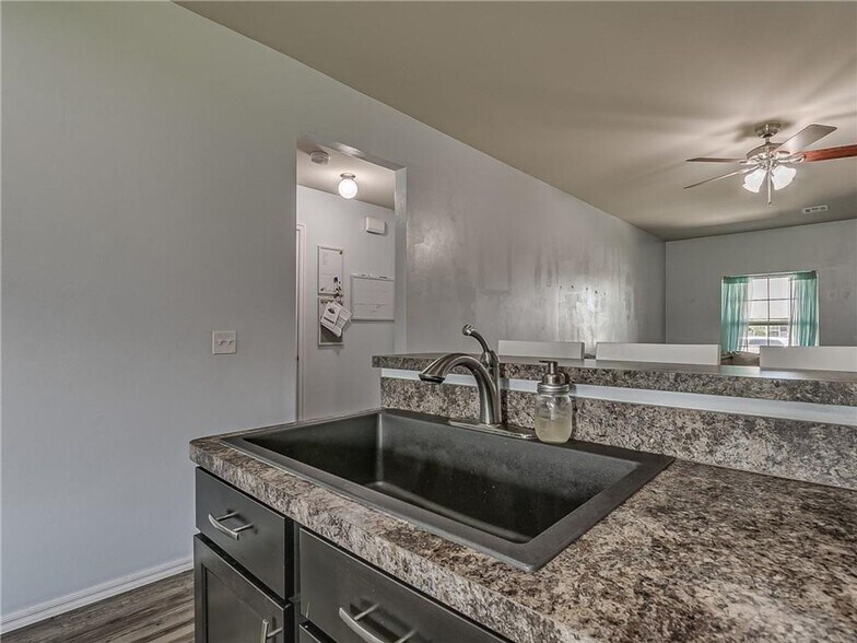 Building Photo - 1912 Autumn Way