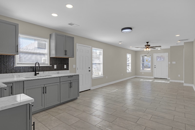 Building Photo - 830 David St