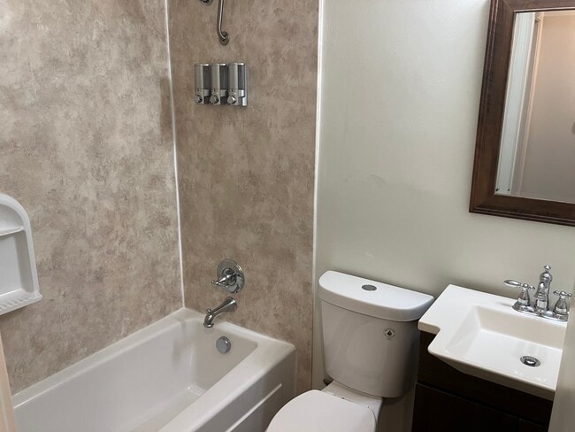 Building Photo - 9 Wabash Cove