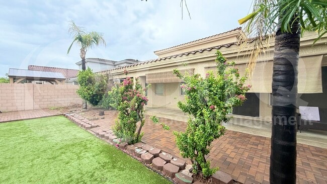 Building Photo - 15620 N 14th Dr