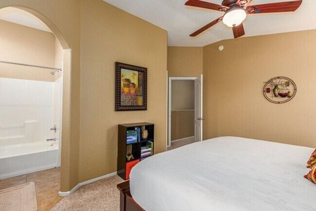 Building Photo - 2 Bedroom, 2.5 Bath Townhome Available NOW!