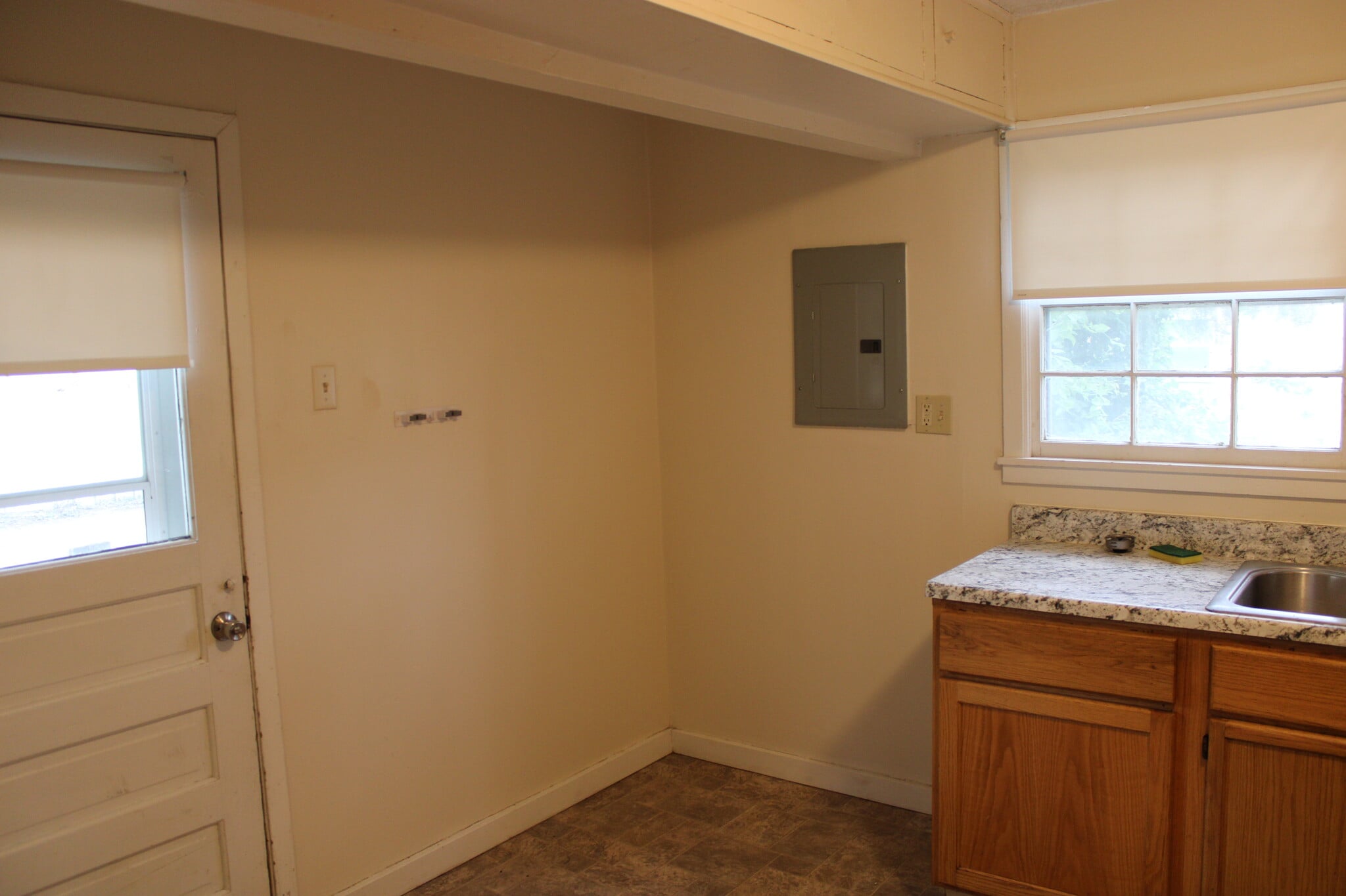 Building Photo - 3861 E Roseberry St