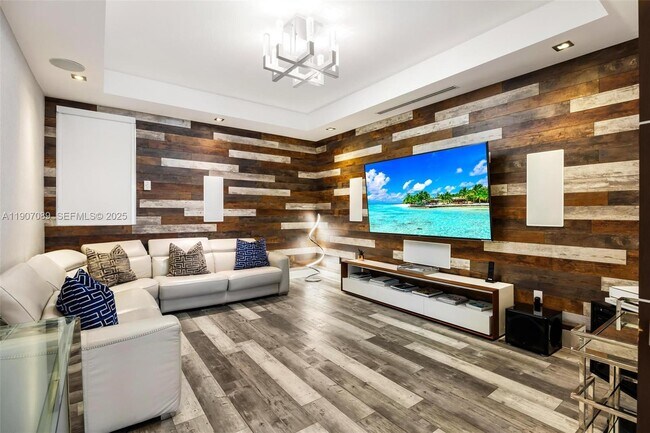 Building Photo - 300 Royal Plaza Dr