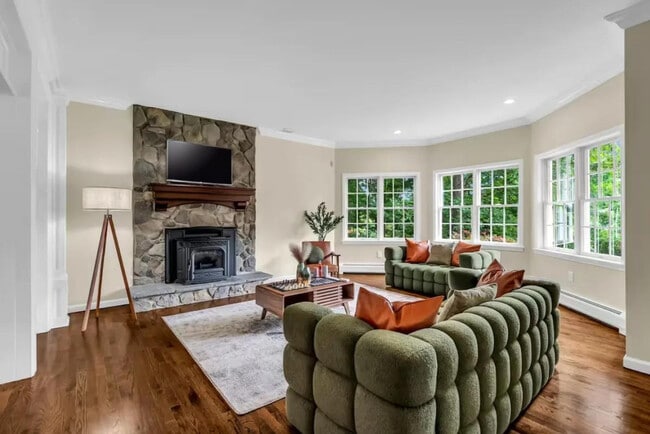 Building Photo - 7 Pymm Ct