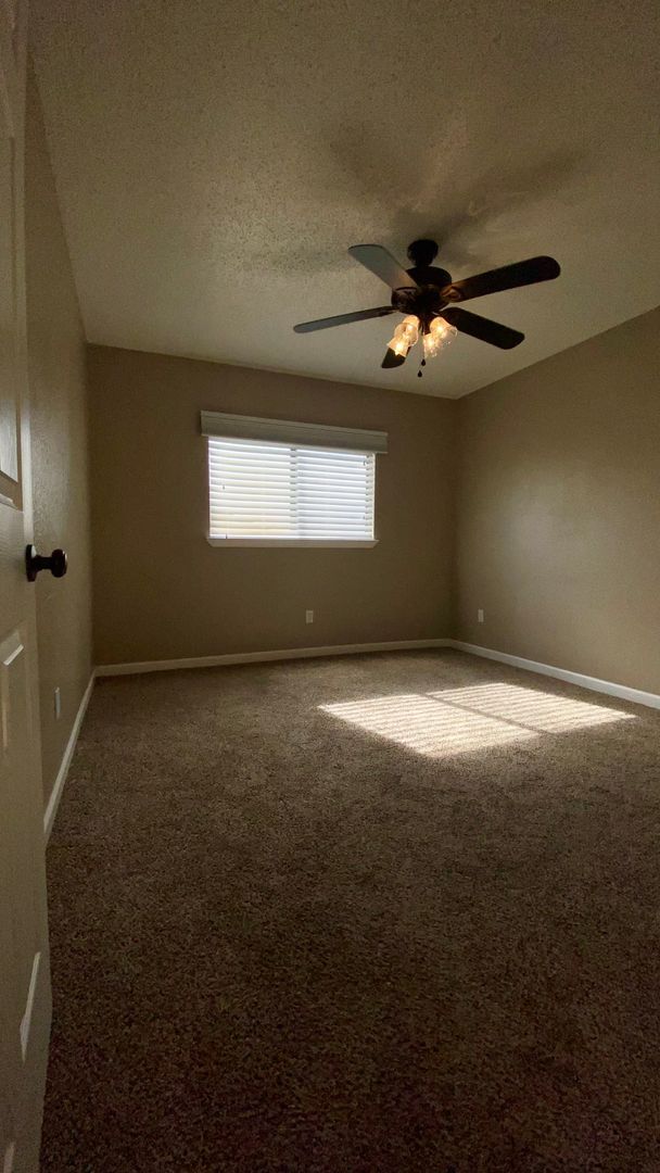 Building Photo - Beautiful Home in Established Neighborhood