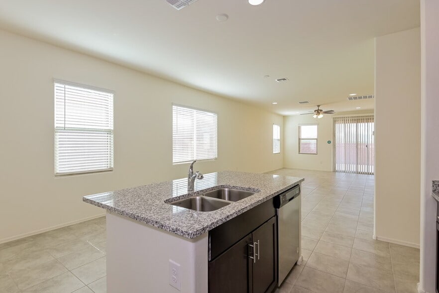 Building Photo - 11208 S Weismann Dr