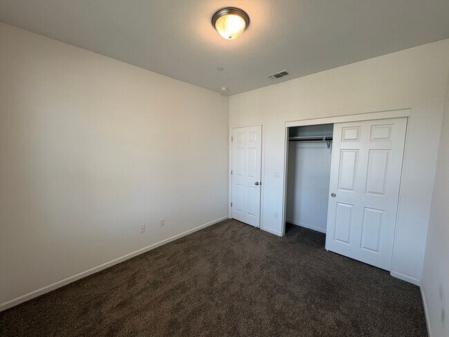 Building Photo - 1620 W Porter Ave