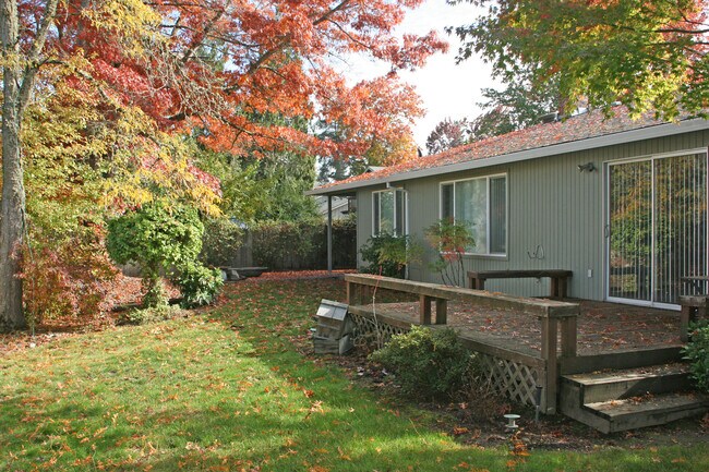 Building Photo - Single level 3 bedroom 2 bath home in the ...