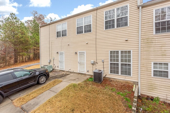 Building Photo - 7220 Oakley Ct