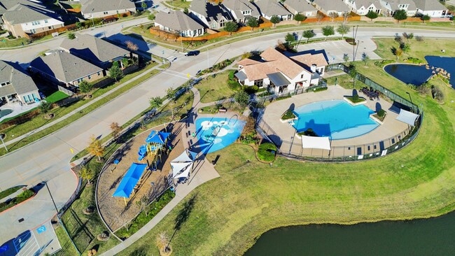 Building Photo - 24654 Greenwood Bay Dr