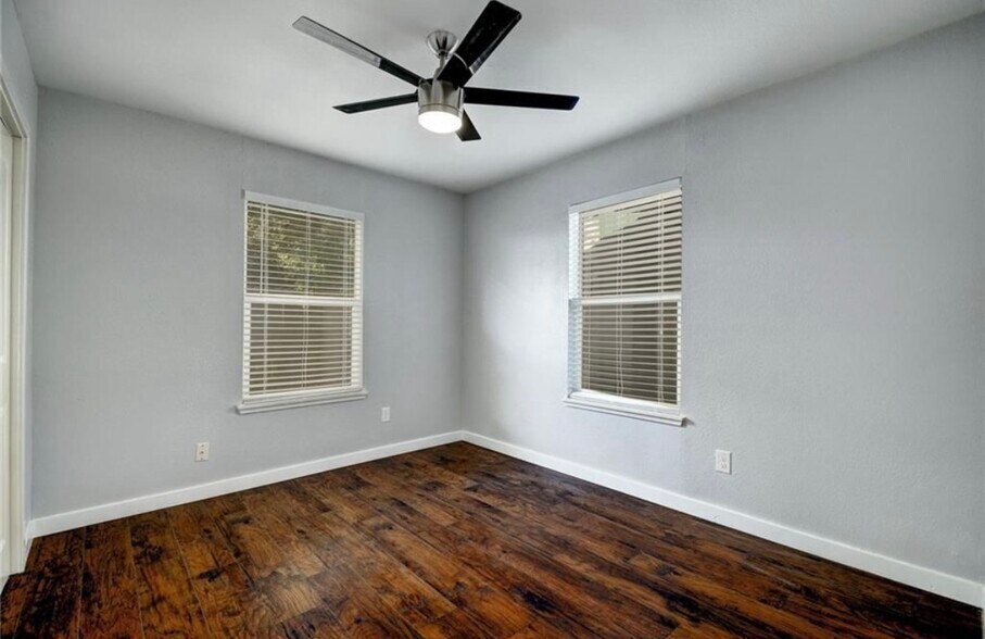 Building Photo - 1120 Estes Ave