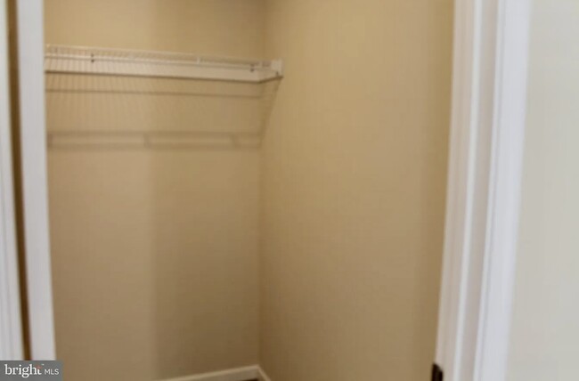 Building Photo - 520 Clyde Ave