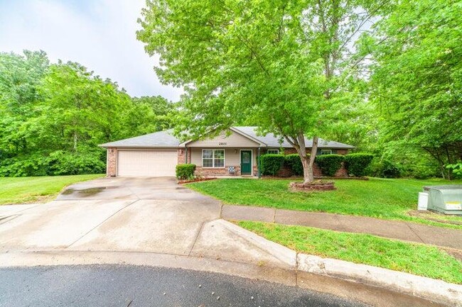 Primary Photo - 2801 Shingo Ct