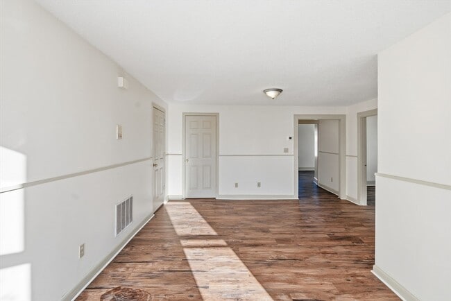 Building Photo - 312 Rivet St