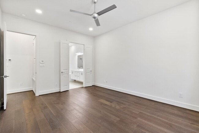 Building Photo - 15875 Spectrum Dr