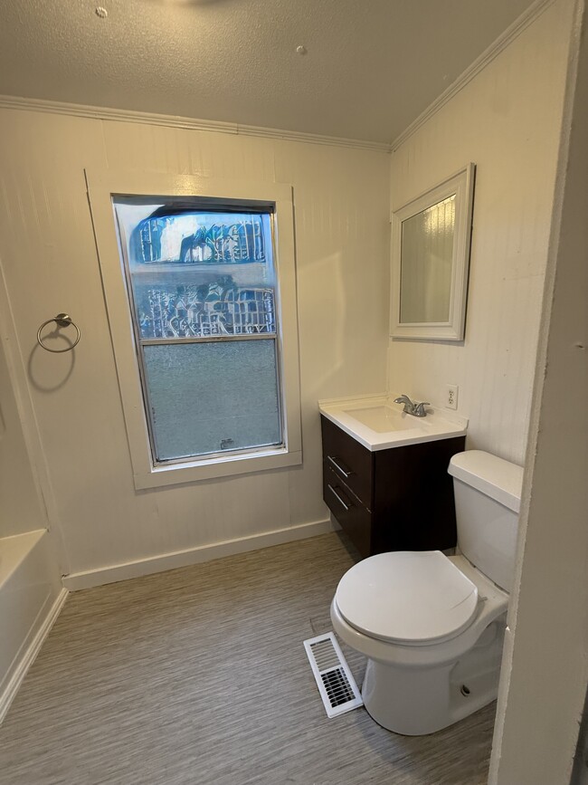 Building Photo - 658 Rices Creek Rd