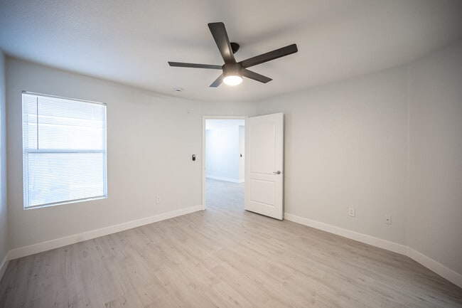 Building Photo - 5055 W Hacienda Ave