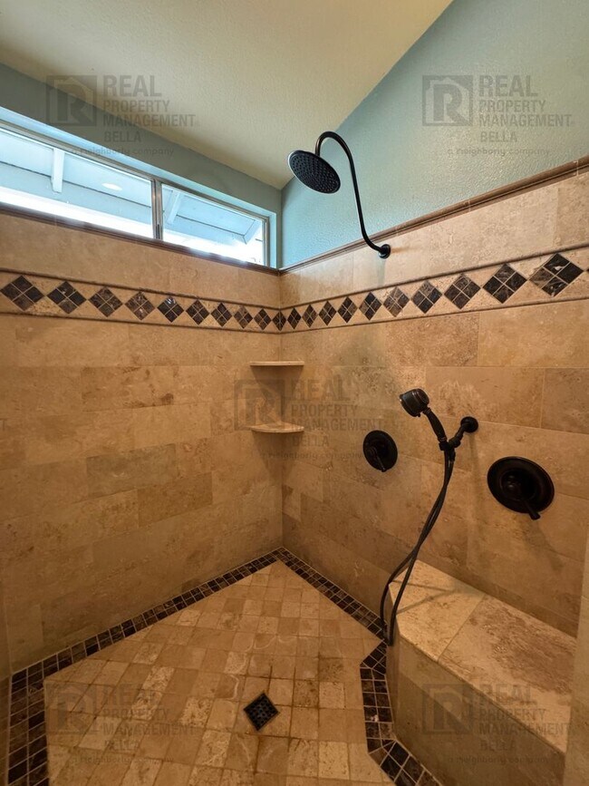 Building Photo - Spacious & Stylish Living in the Heart of Lake Elsinore