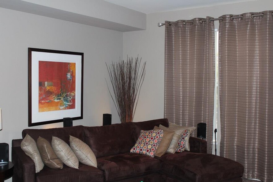 Family room - 1550 Technology Dr