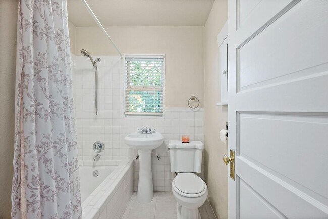 Building Photo - Charming Corner-Lot Tacoma Home with Huge ...