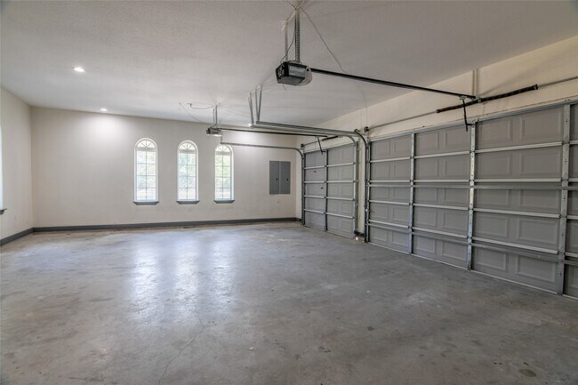 Building Photo - 12446 Willis Waukegan Rd