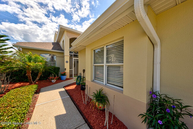 Building Photo - 1937 Golf Vista Blvd