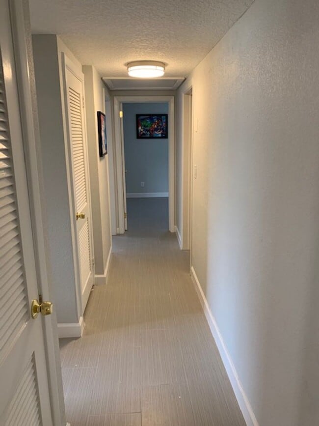 Building Photo - For Rent 4-Bedroom, 2-Bathroom single-family home