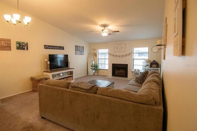 Building Photo - 2021 Saginaw Ct