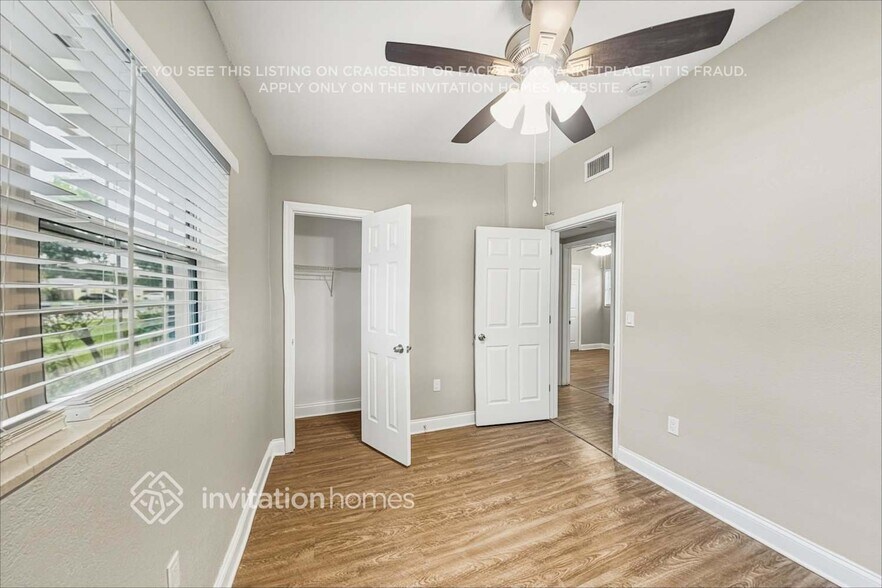 Building Photo - 3621 Sutton Dr