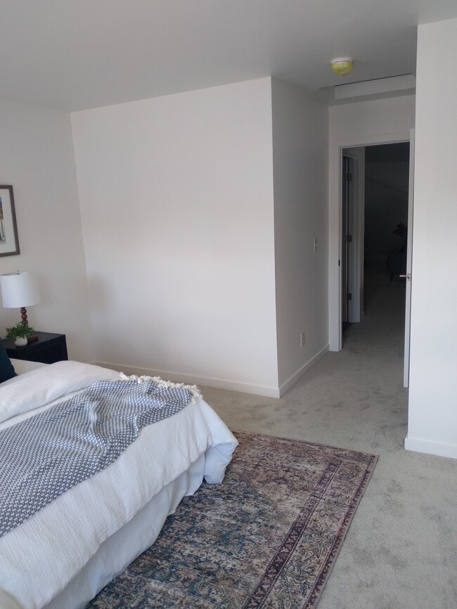 Building Photo - 2701 Pond Dr