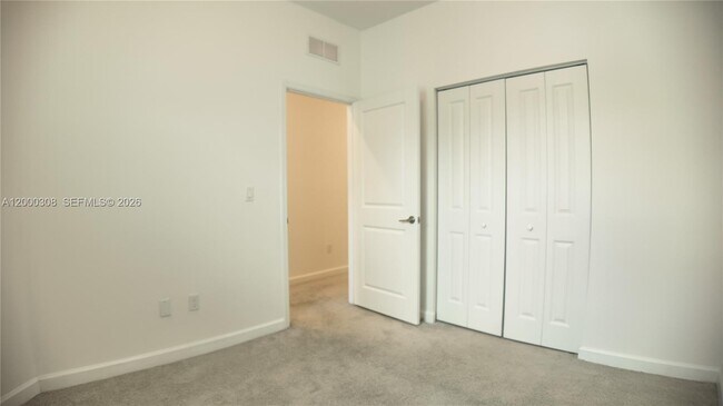 Building Photo - 4612 Hollister Ave