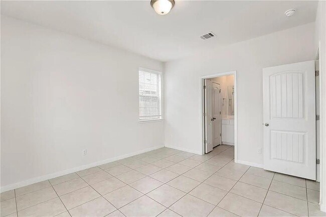 Building Photo - 541 Palmilla St