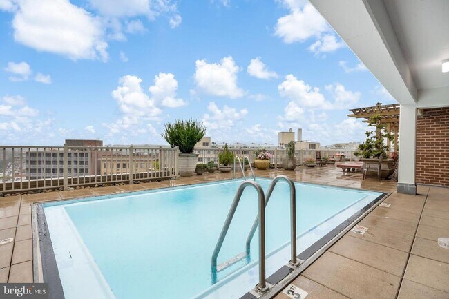 Building Photo - 1301 20th St NW